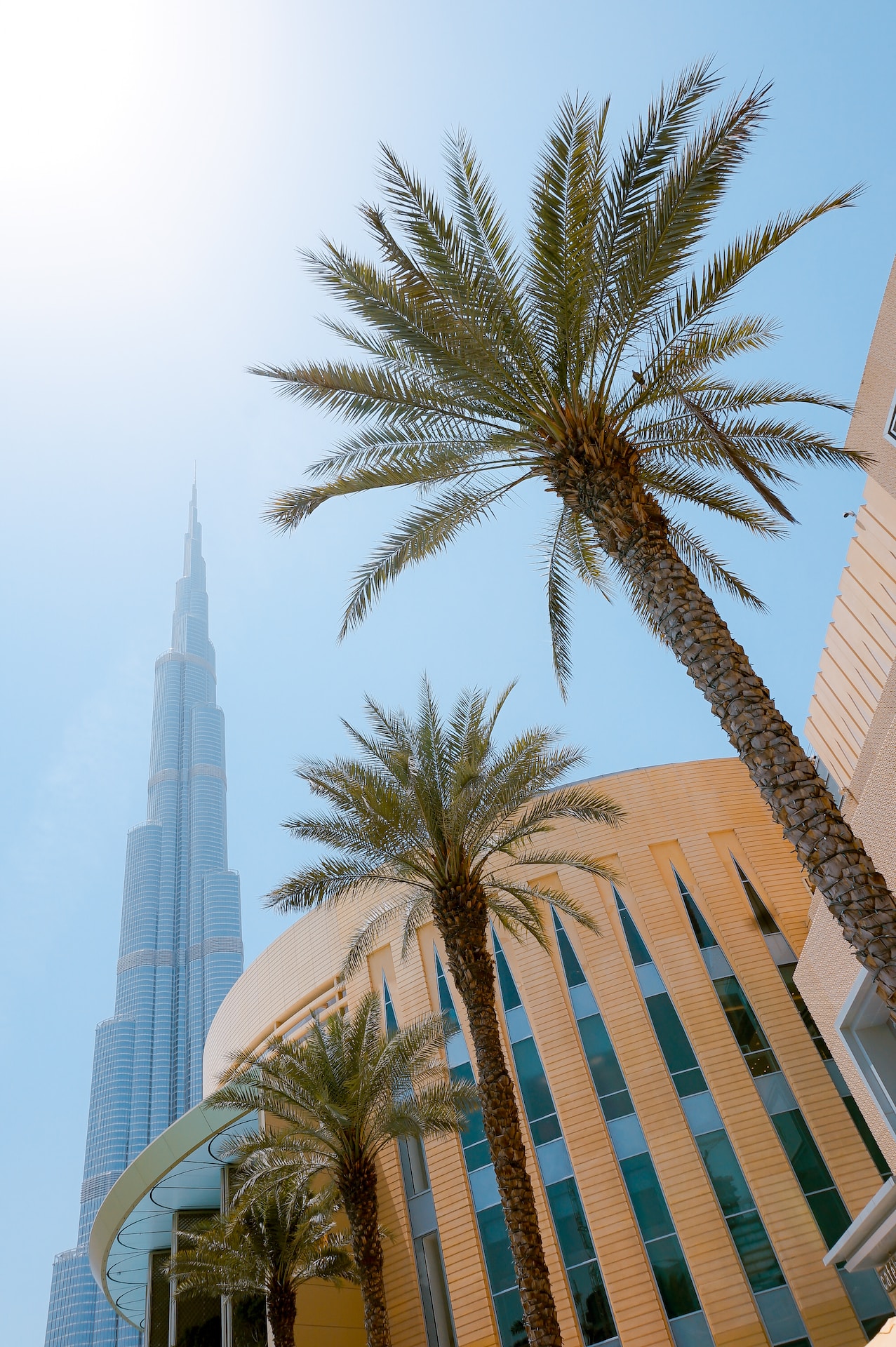 Is 25000 dirham a good salary in Dubai?